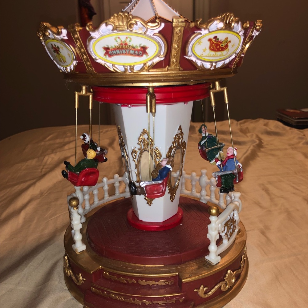 Rotating Christmas swing decoration